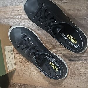 Keen womens Lorelai sneaker 7.5